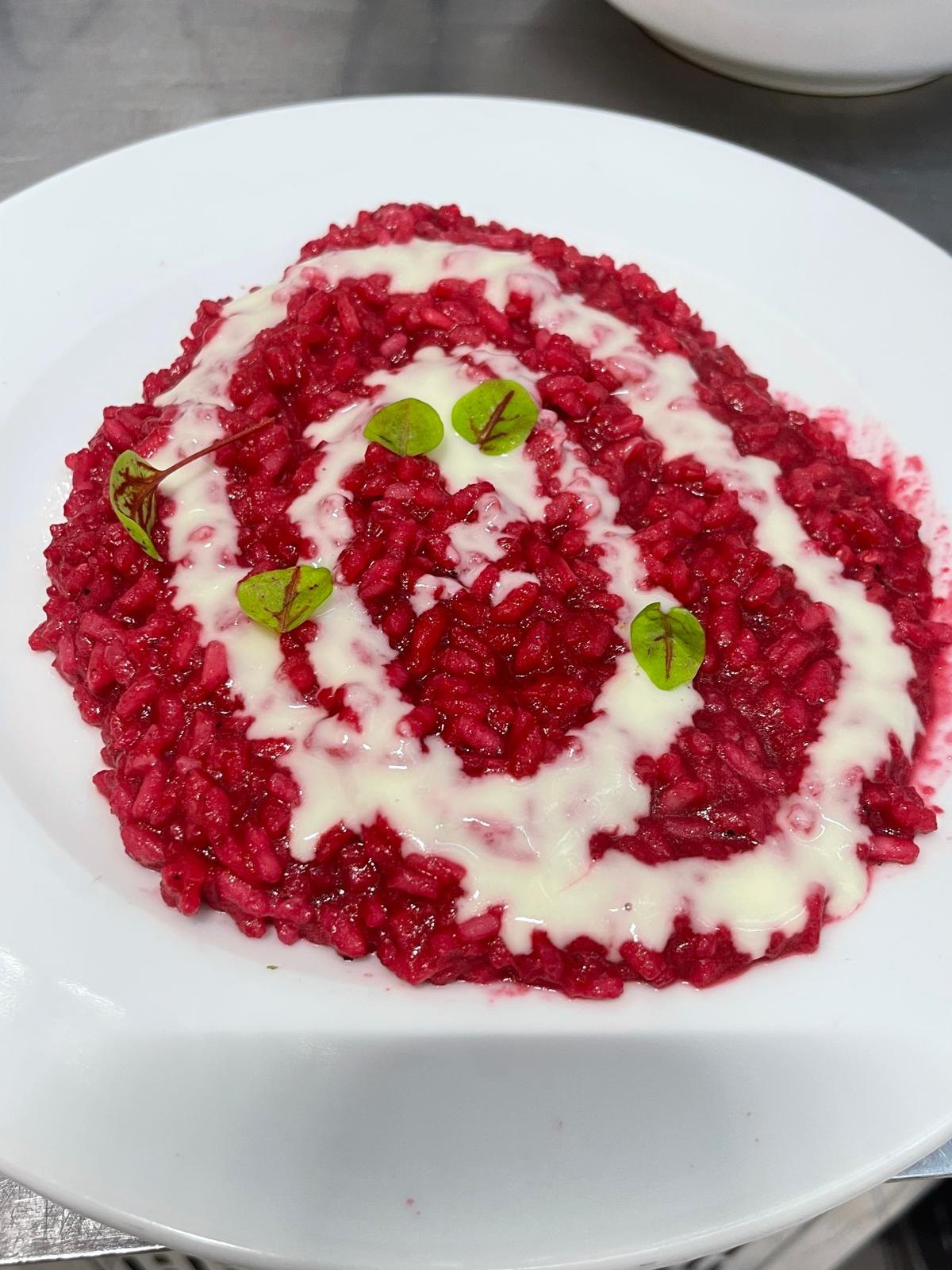 Risotto alla barbabietola con crema di formaggio